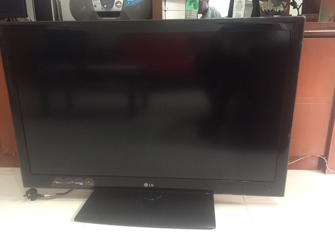 Led tv, TV & Home Appliances, TV & Entertainment, TV on Carousell