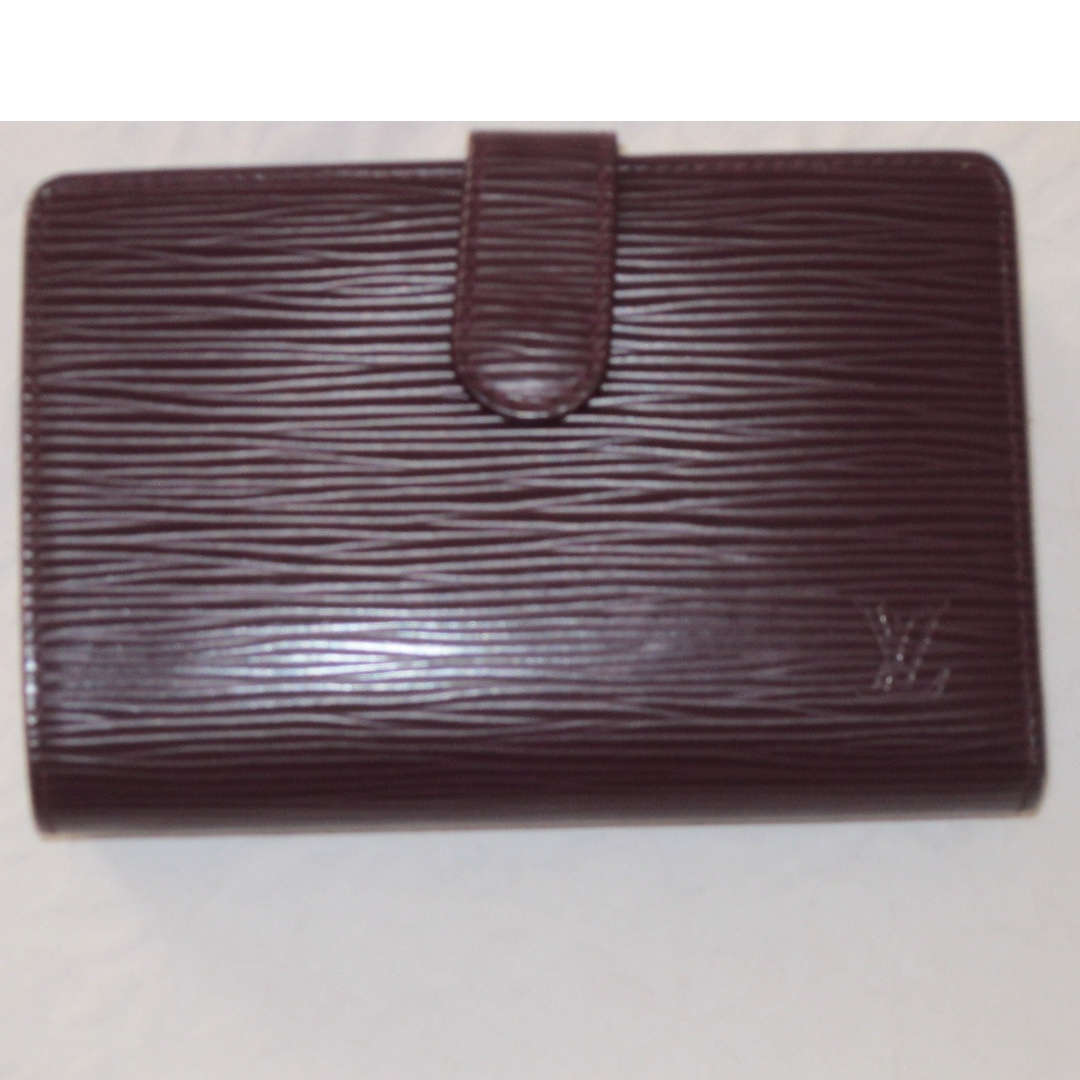 LV Ladies Epi Leather Wallet (Louis Vuitton), Luxury, Bags & Wallets, Wallets on Carousell