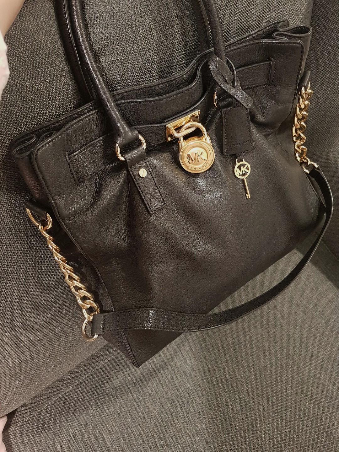 MOVING OUT CLEARANCE Michael Kors Black MK Hamilton leather