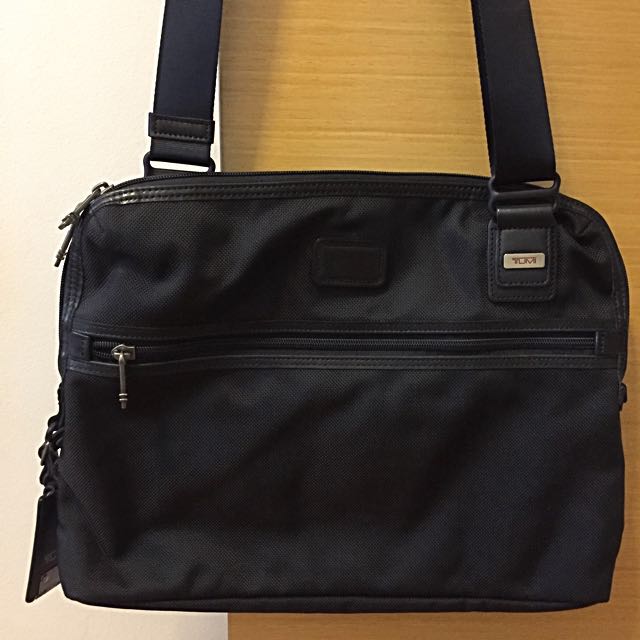 tumi slim messenger bag