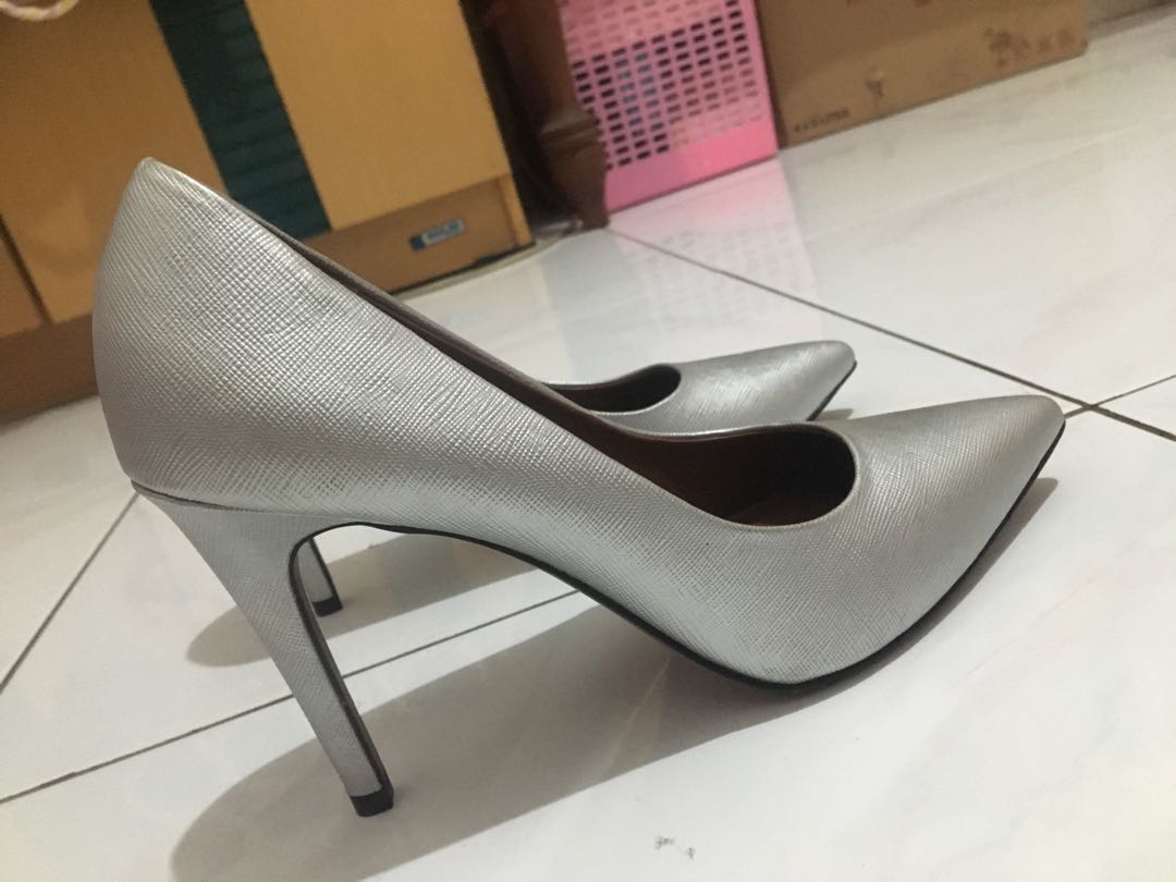 silver pumps payless