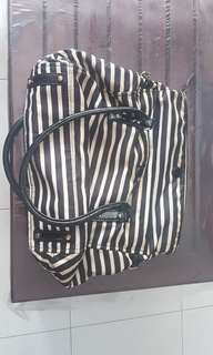 Kate Spade Bag.Price can nego if really keen in buying.