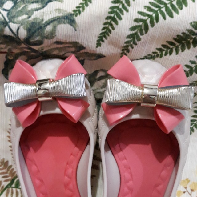 AUTHENTIC GRENDENE KIDS BARBIE Flat Shoes (Category: Babies & Kids Fashion) located in Legazpi City. Submitted by deenine17 (Listing ID 174304131, Image 2). Description: 🌟color beige 🌟with original box 🌟size USA 11 BRA 26/27 EUR 28/29 🌟needs cleaning.