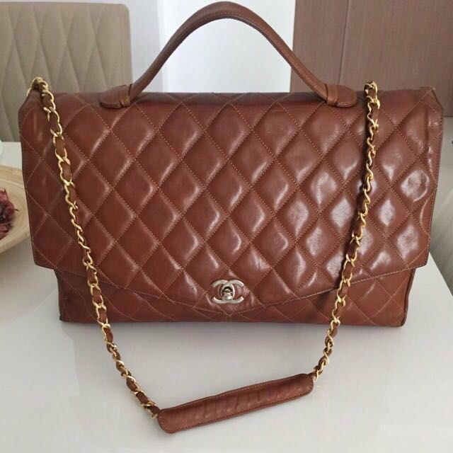 CHANEL Classic CC Turnlock 2 Way 13.4 Maxi Jumbo Briefcase/Document Bag In  RARE Diamond Quilted Caramel Gold Lambskin And GHW. Comes With Original  Detachable Shoulder/Crossbody Gold Chain Strap ❤️❤️, Luxury, Bags 
