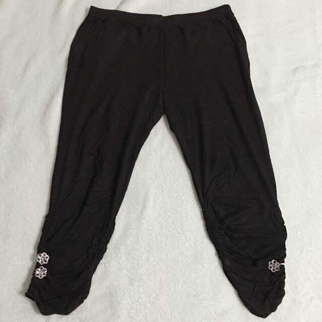 black three quarter jeans