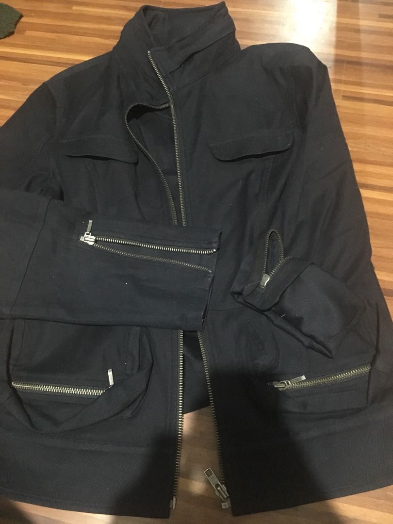 girdear jacket with zippered hoodie (Category: Coats, Jackets and Outerwear) located in Manila. Submitted by decluttermaster (Listing ID 174294346, Image 2). Description: girdear jacket with zippered hoodie and zippered sleeves for adjusting.