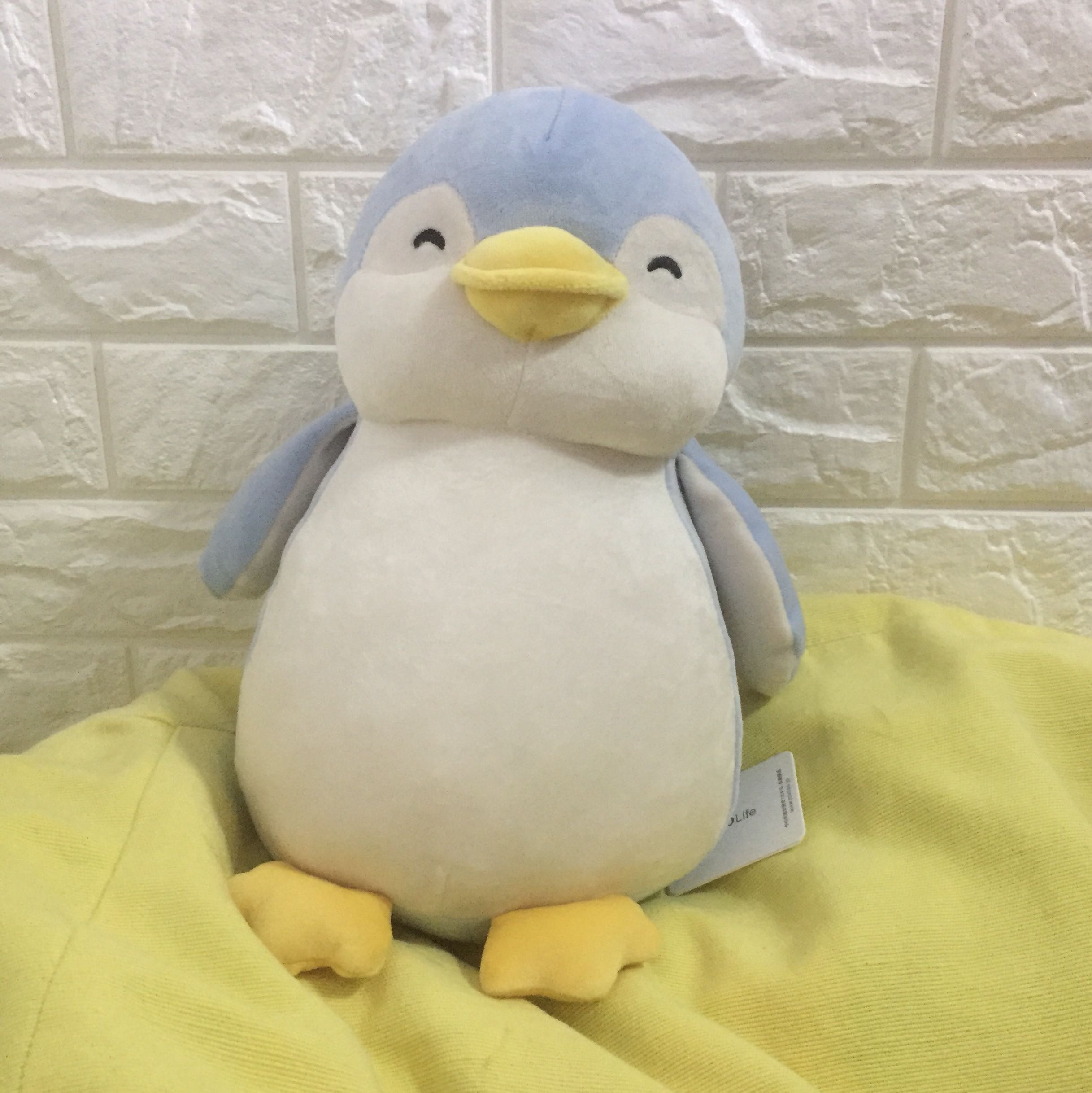 miniso giant penguin