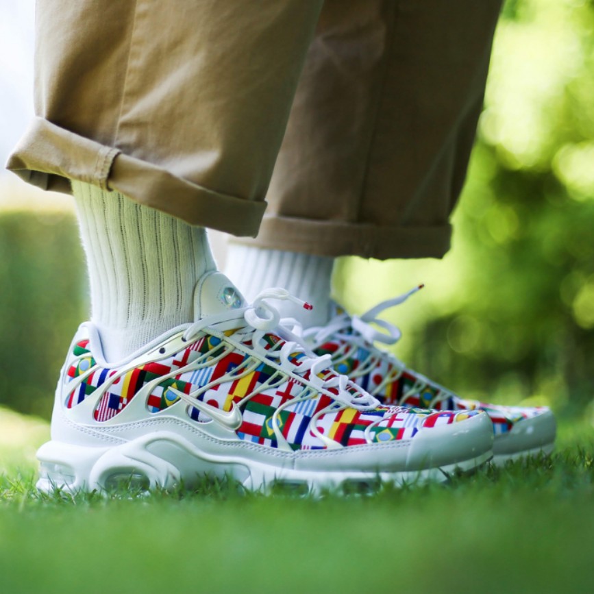 International flag nike air max plus top