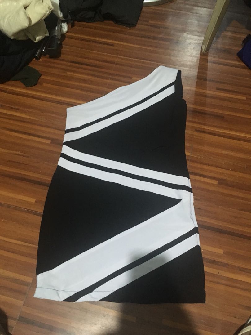 one shoulder black and white mini dress (Category: Dresses) located in Manila. Submitted by decluttermaster (Listing ID 174293398, Image 2). Description: one shoulder mini dress black and white.