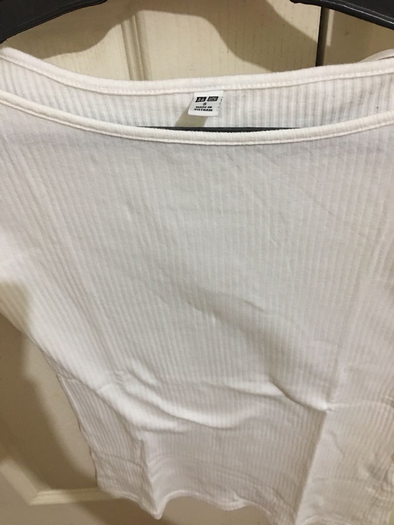 Uniqlo Blouse (Category: Blouses) located in Cainta. Submitted by abbiegurl (Listing ID 174198752, Image 3). Description: .