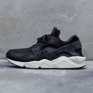 便宜出清NIKE AIR HUARACHE RUN PA 黑白奶油底魔鬼魚 慢跑休閒鞋 黑武士 Y3 adidas