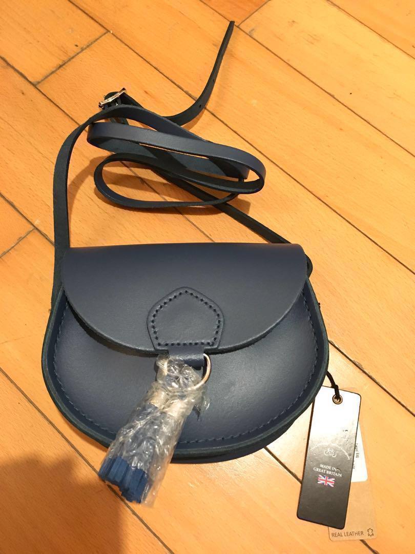 100% 全新THE CAMBRIDGE SATCHEL COMPANY - WOMEN'S MINI TASSEL BAG 女士小型斜背袋, 女裝,  手袋及銀包, 長銀包- Carousell