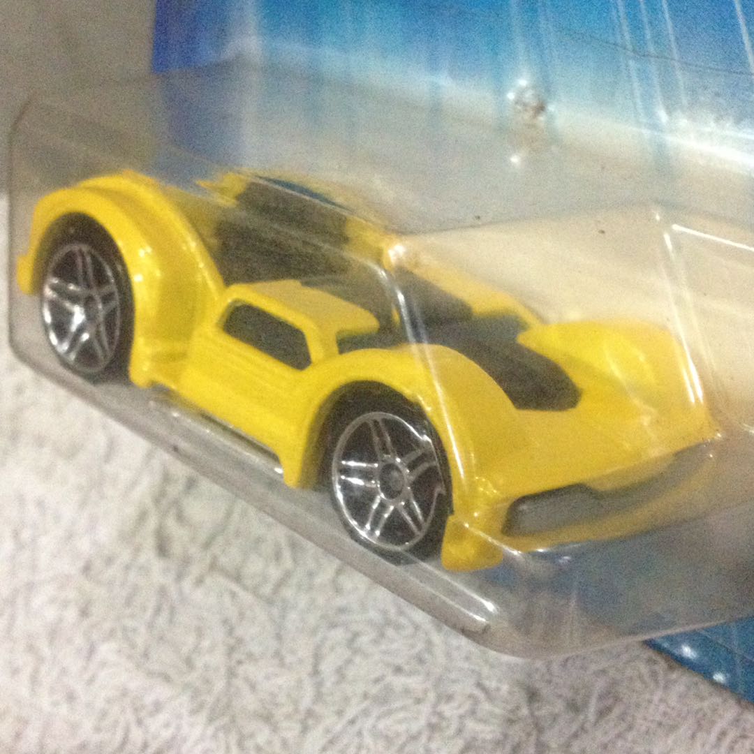 Hot Wheels Drop Tops 3/10 2005 First Editions Curb Side (Category: Vehicle & Diecast Models) located in Quezon City. Submitted by jigknot (Listing ID 174347925, Image 3). Description: Selling my for years kept Hot Wheels Drop Tops 3/10 2005 First Editions Curb Side Sealed What you see is what you get Mattel 2004 Visit my profile for more items for sale Thanks!.