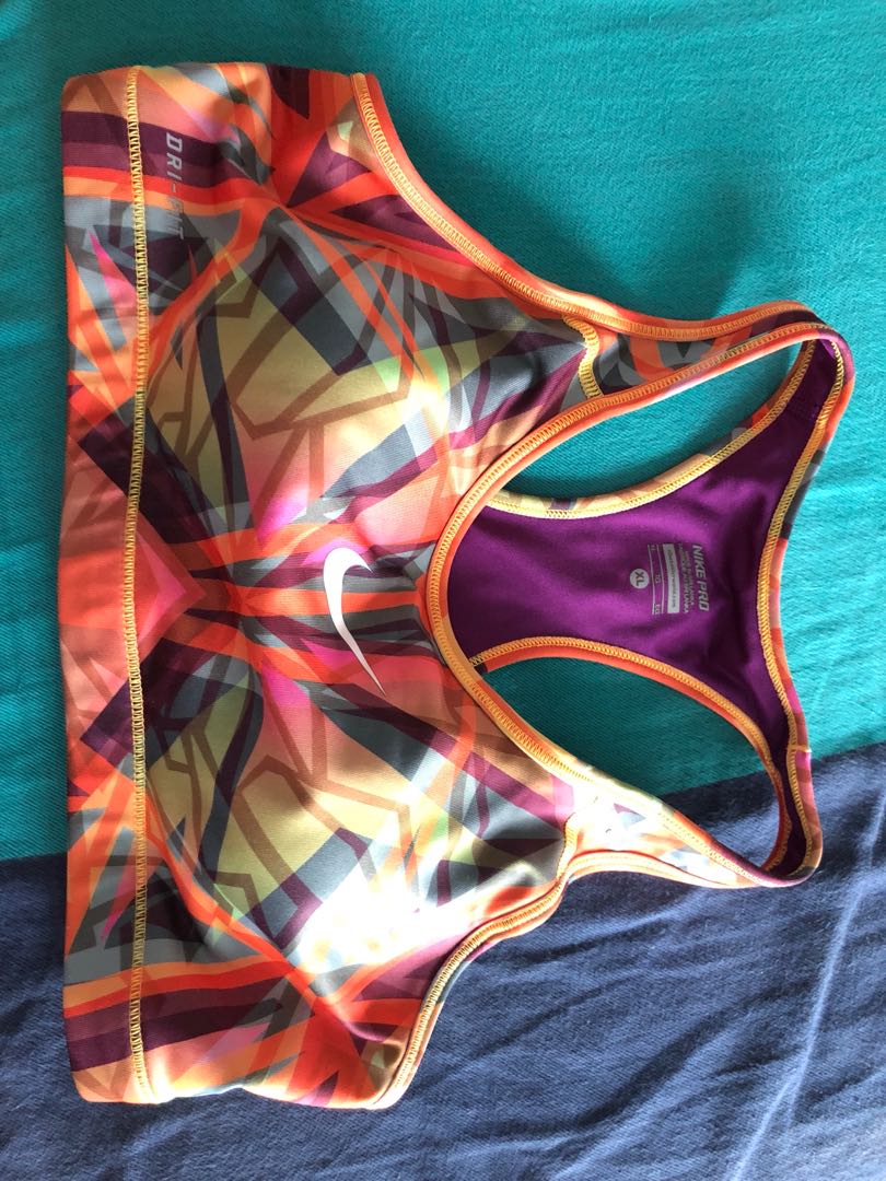 nike patterned sports bra