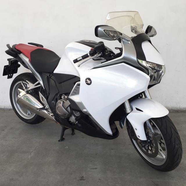 11 Honda Vfr10f Dct Model Registered On 6 01 11 Motorcycles Motorcycles For Sale Class 2 On Carousell