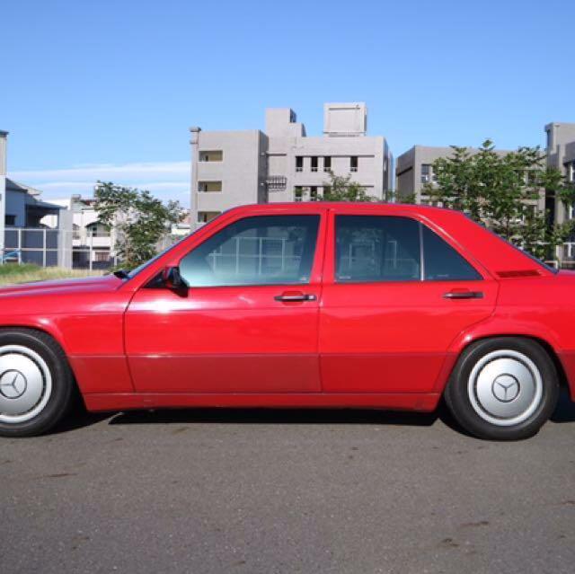 M Benz 190e 霸告紅色w1 2 3 8v 賓士 汽車 汽車出售在旋轉拍賣