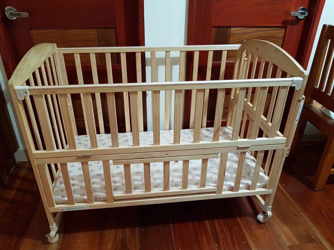 Multifunctional solid wooden crib 