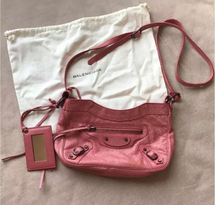 I tide Making Bolt Authentic Balenciaga Hip bag, Luxury, Bags & Wallets on Carousell