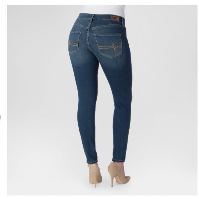 Denizen Levi's curvy skinny jeans, Women's Fashion, Bottoms, Jeans &  Leggings on Carousell