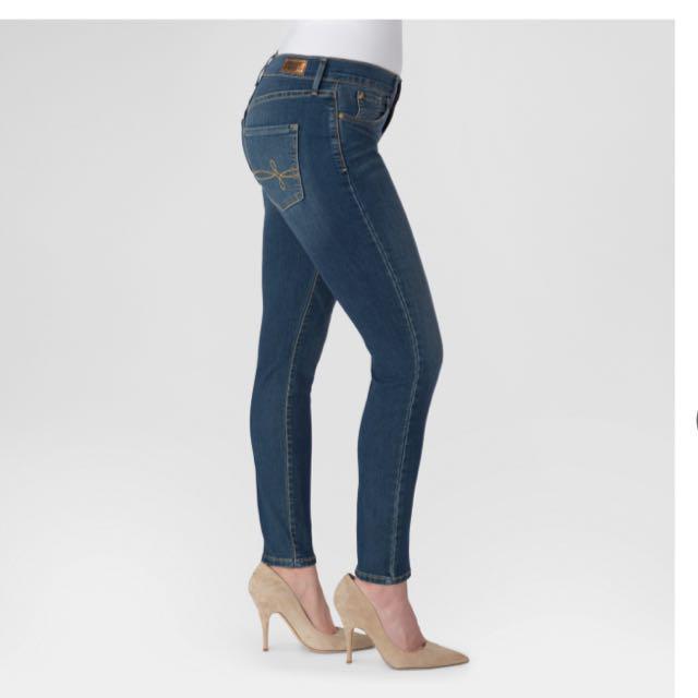 Denizen Levi's curvy skinny jeans, Women's Fashion, Bottoms, Jeans &  Leggings on Carousell