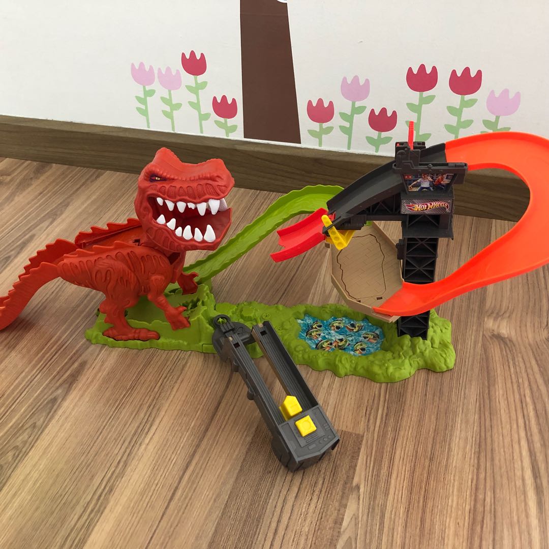 Hot Wheels T-rex Takedown 