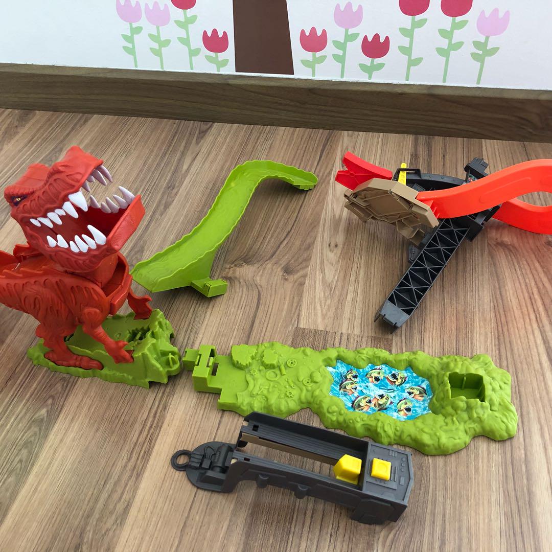 Hot Wheels T-rex Takedown 