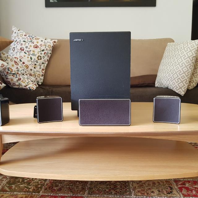 Jamo 4 Cube Speakers 1 Centre Speaker and Jamo Sub 200