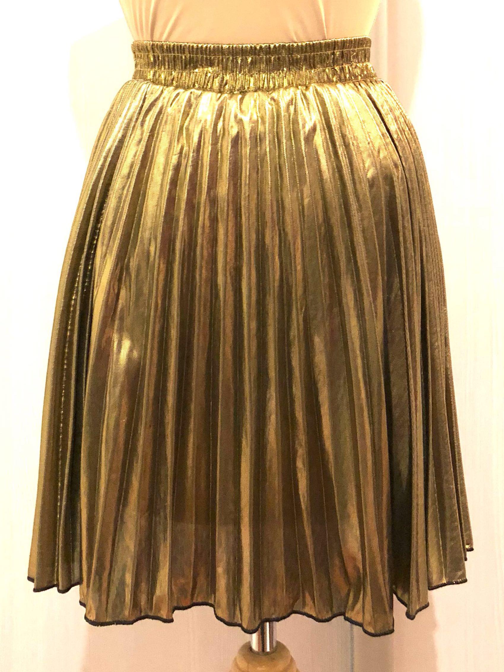 Short gold 2025 pleated skirt