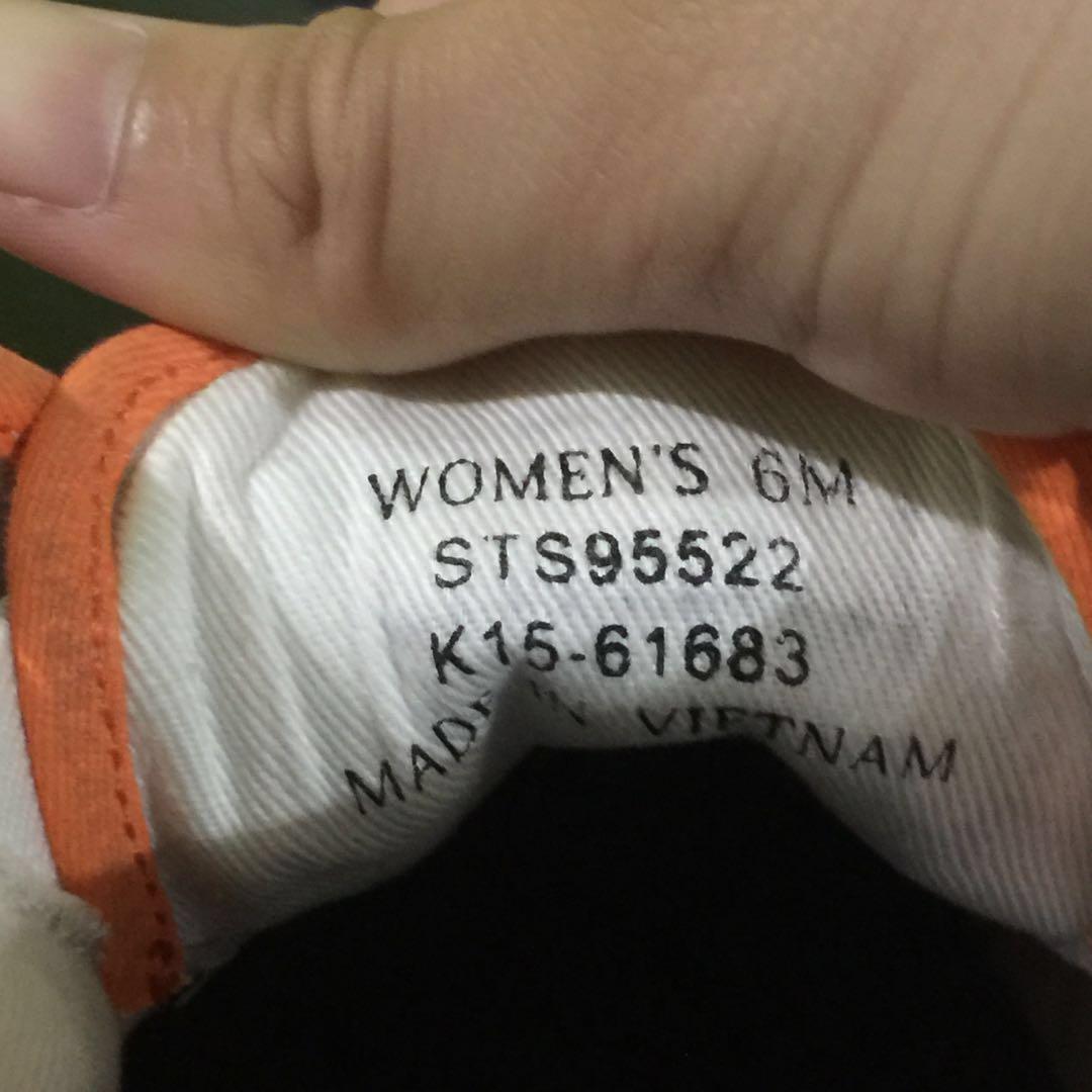 Sneakers (Category: Sneakers) located in Rizal. Submitted by usofa (Listing ID 170878464, Image 3). Description: .