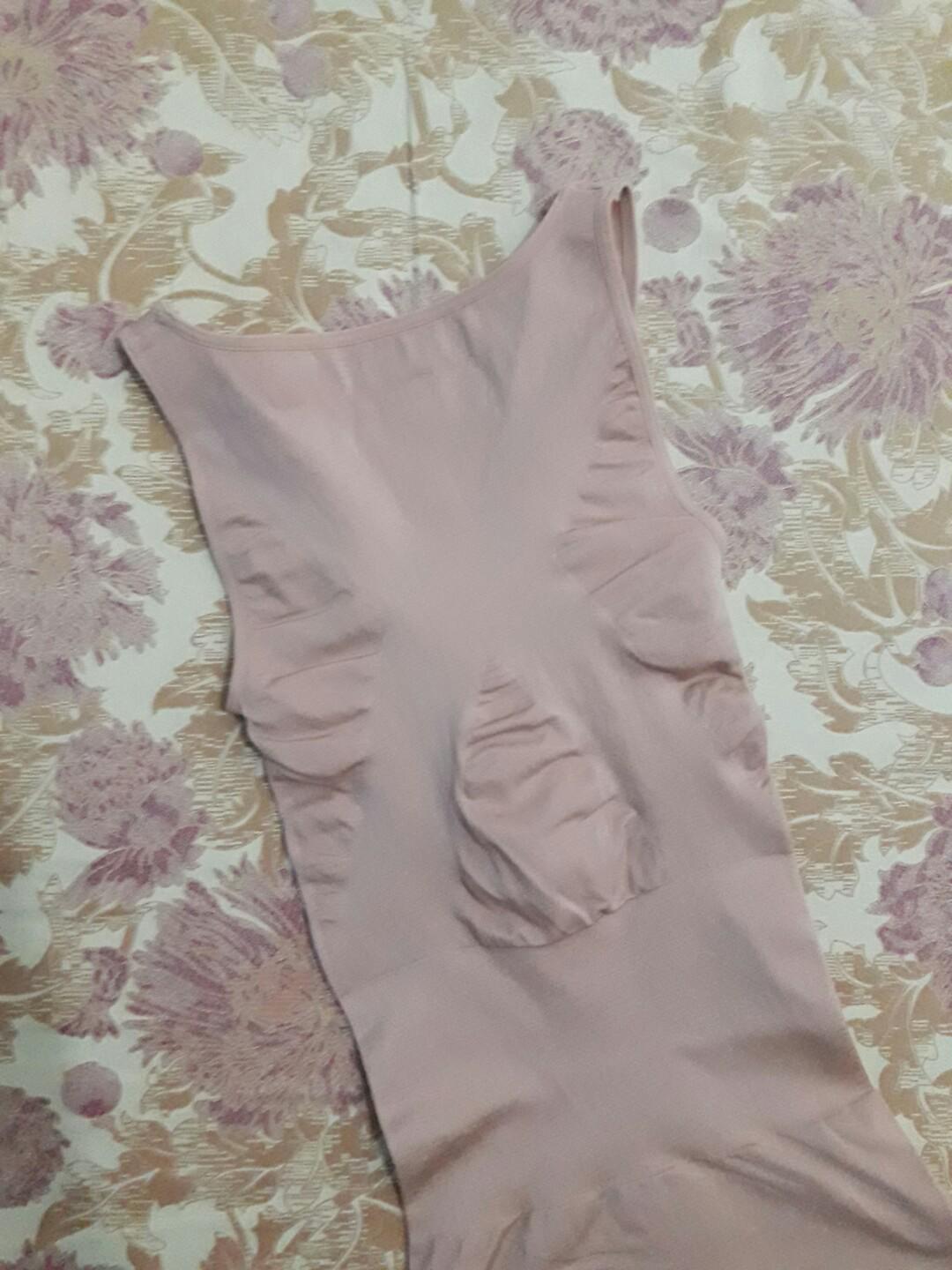 Jual UNIQLO Women Body Shaper Celana Korset Wanita Style Up Non Lined Beige  - Jakarta Pusat - Wan-mart