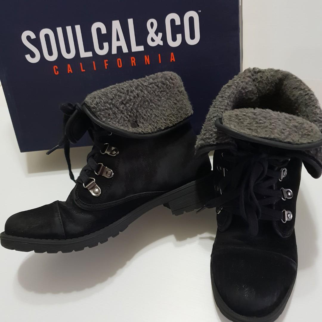 Free Registered postage PreLoved Black SoulCal Frost Hiker Winter Boots Women s Fashion Footwear Boots on Carousell