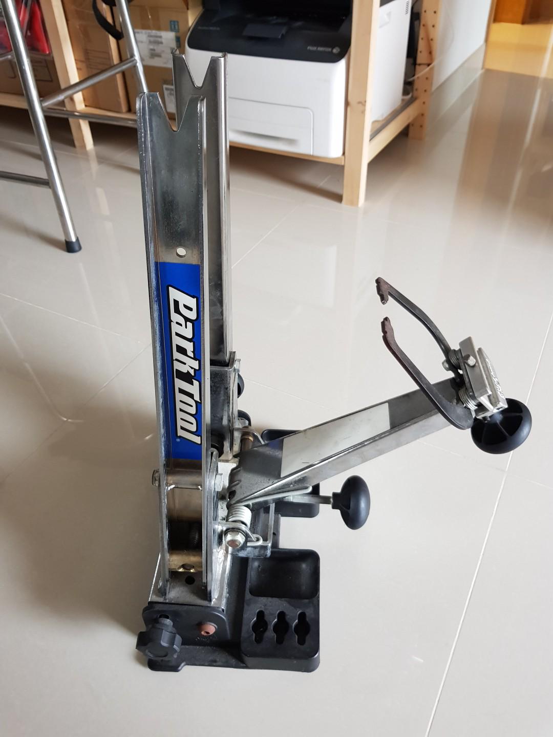 park tool professional wheel truing stand