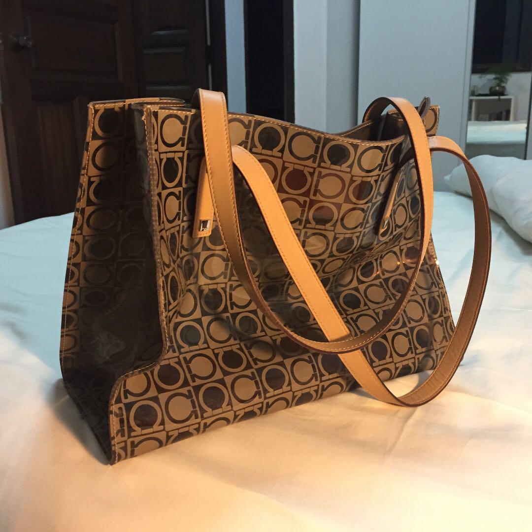 Salvatore Ferragamo AU 21 2433 Women s Fashion Bags Wallets Cross body Bags on Carousell