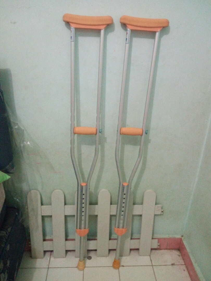 Tongkat Penyangga Tongkat Patah Tulang Tongkat Pincang Kesehatan Kecantikan Kulit Sabun Tubuh Di Carousell