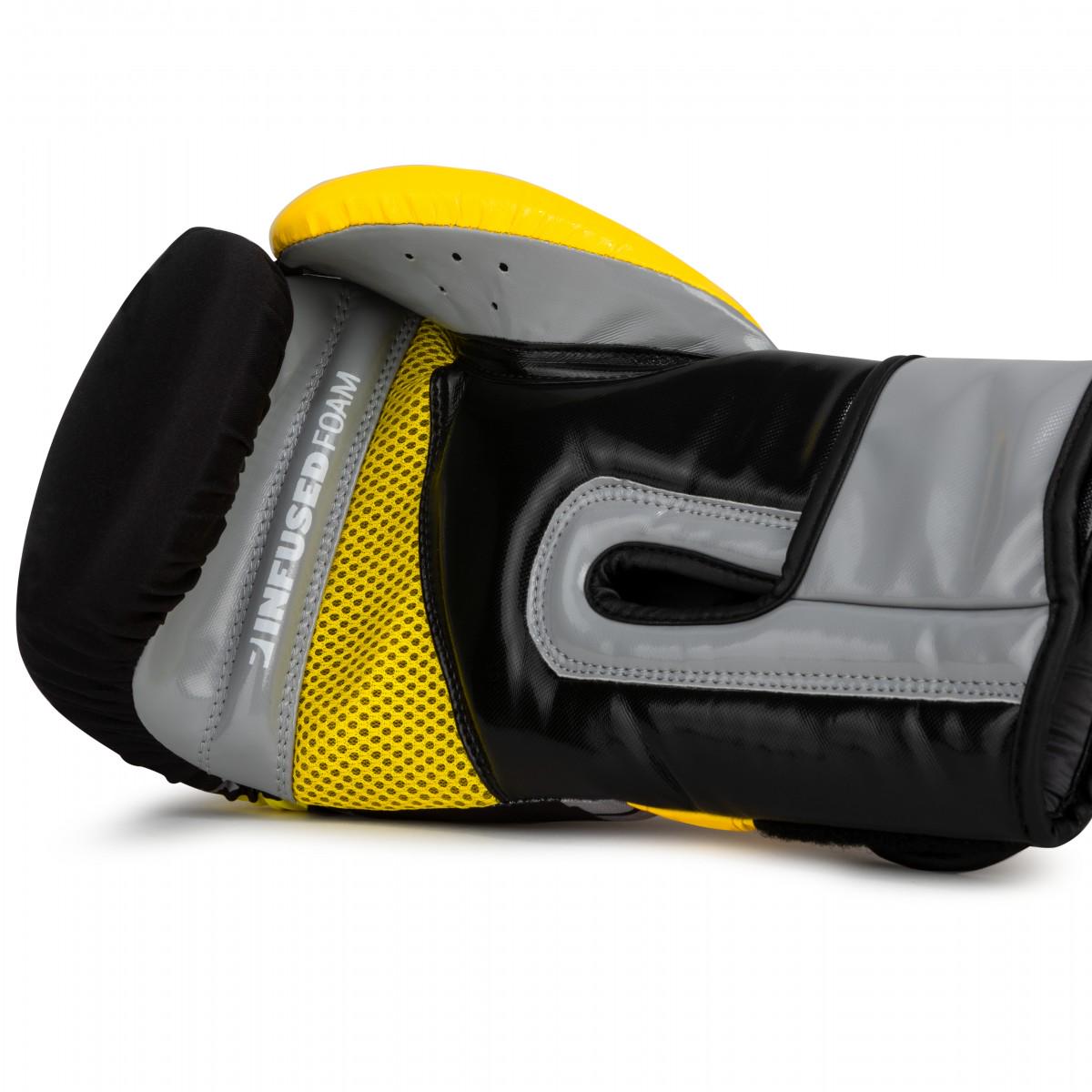 BATMAN TITLE INFUSED FOAM CRUSADER BOXING GLOVES, Sports Equipment