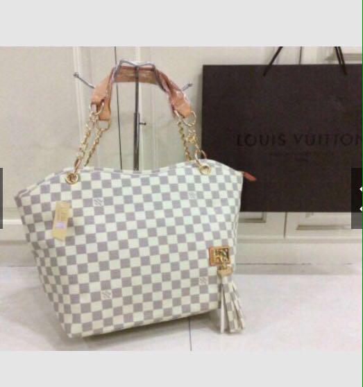 Louis Vuitton White Checkered Tote Bag, Women's Fashion, Bags & Wallets, Tote  Bags on Carousell