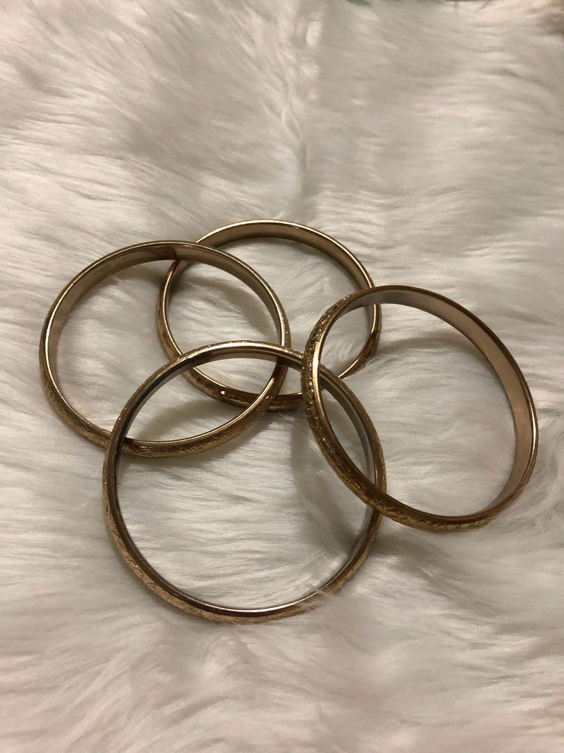 Ladies Bracelet/bangle (Category: Other Accessories) located in Paranaque City. Submitted by fabmommy (Listing ID 174925525, Image 1). Description: 4 pcs bangle used.