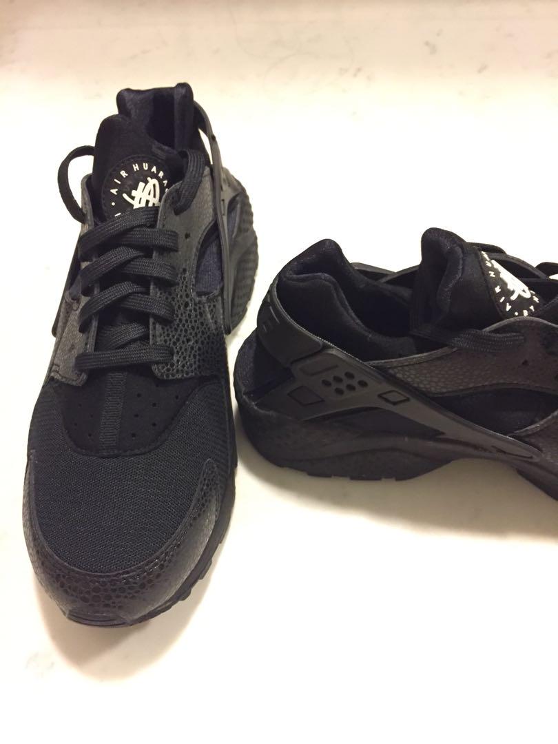 nike huarache triple black lizard