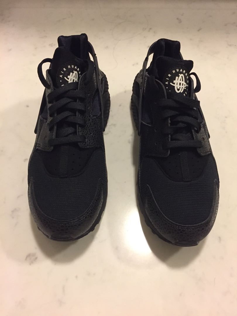 nike huarache triple black lizard