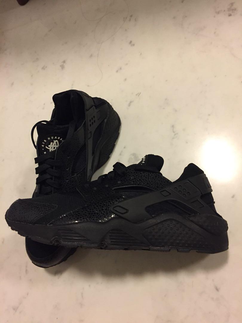 nike huarache triple black lizard