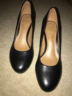 Clark’s Soft Cushion black high heels Size 8
