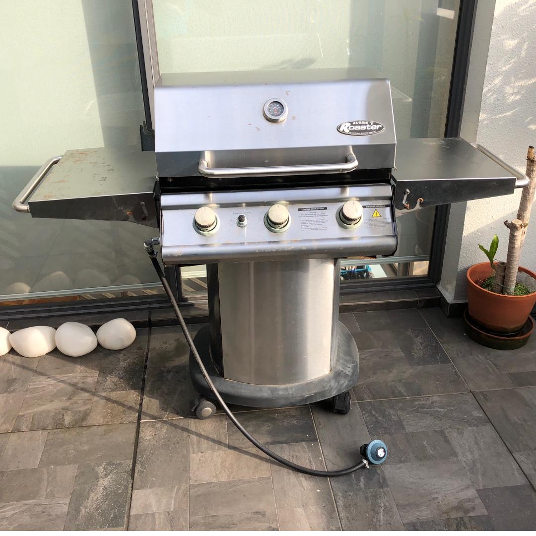 Aussie Roaster BBQ Grill with Esso Gas Cylinder