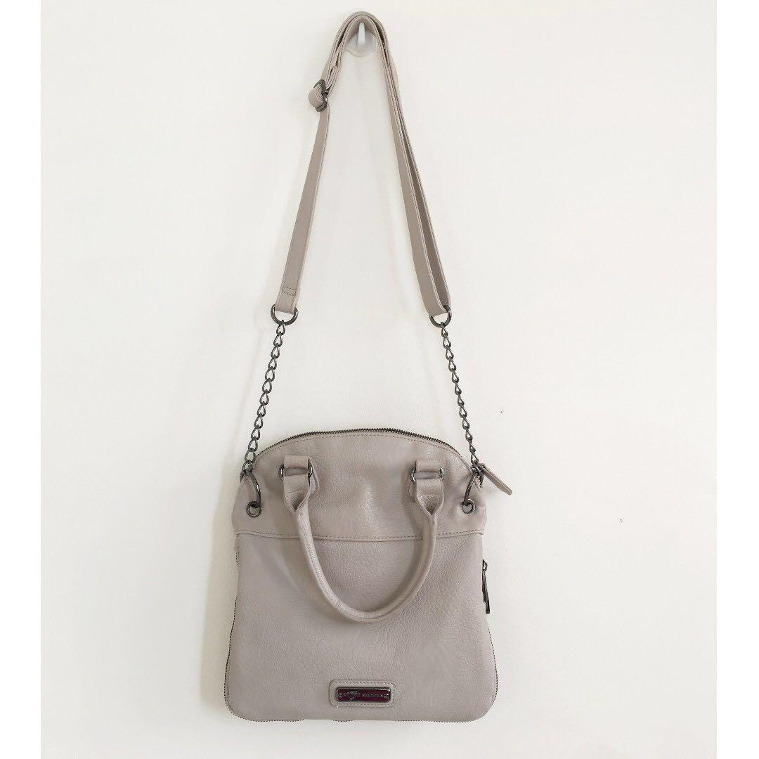Authentic Steve Madden Expandable Sling Bag (Category: Cross-body Bags) located in Cebu City. Submitted by blacksheepx (Listing ID 174942581, Image 1). Description: ✨ Bought in the US. All items are authentic. - Browse detail photos for proof of quality. - Listed price is last price. 💌 dm for inquiries!.