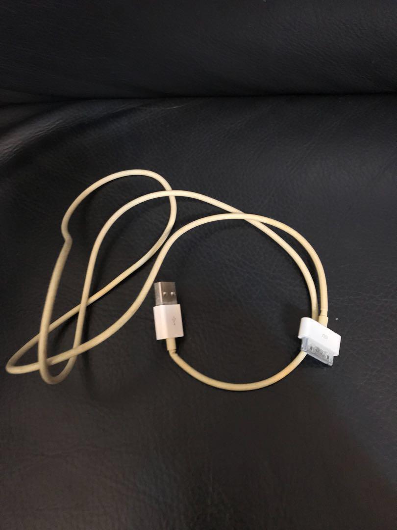 iPod Touch第二代 （分類：平板電腦 - iPad）位於 Hong Kong。 由 aj555 提交（商品編號 175157771，圖片 3）。簡介： 100%work，85%新，底部有少少花 機面左上角係mon貼痴唔實，絕對唔係裂咗 有盒，有原裝充電線，可以叉到電 2010年12月購入，有單據 購入價$2288，百老匯買 已過保養。