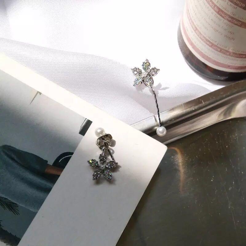 Asymmetrical dangle earrings store
