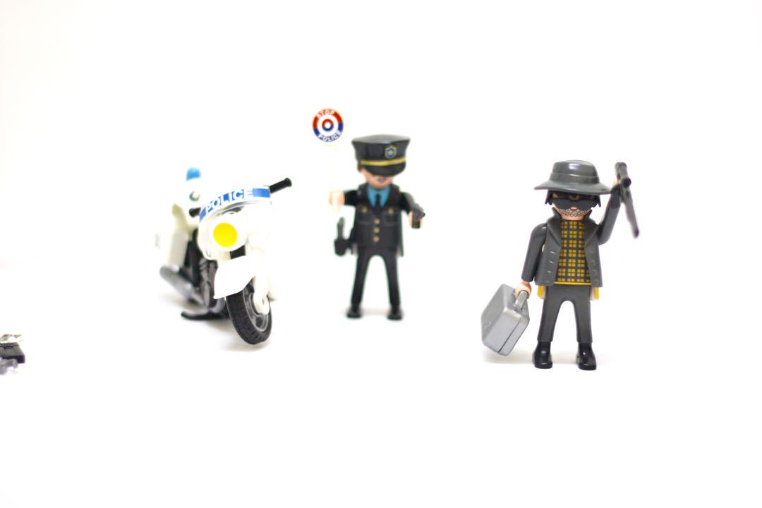 PLAYMOBIL Police Bicycle with Thief Action Figure Set, 17 Pieces