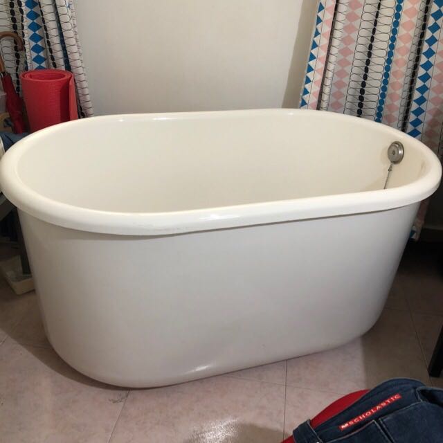 Spa Bathtub 120cm x 70cm x 60cm, Furniture & Home Living, Bathroom