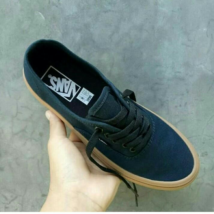 vans authentic navy gum