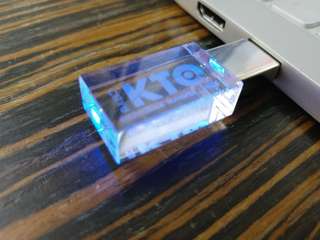 16GB USB快閃碟，帶藍色燈光64084504203522110