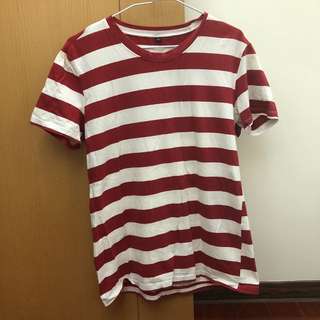 红白相间条纹上衣